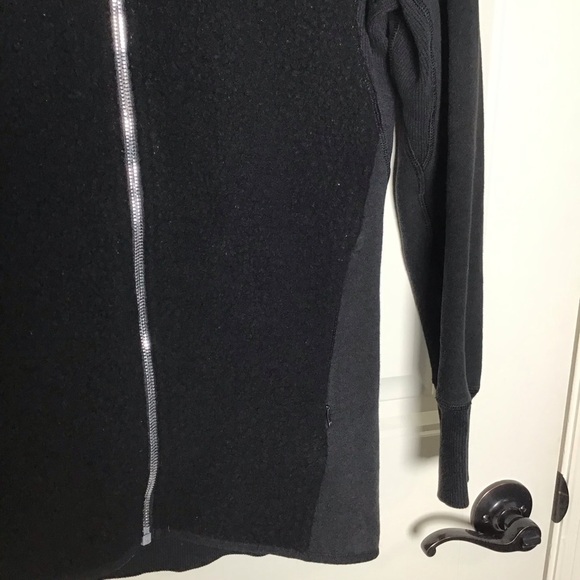 Lululemon Stand Out Sherpa Jacket in Black Size 4. - Picture 7 of 13